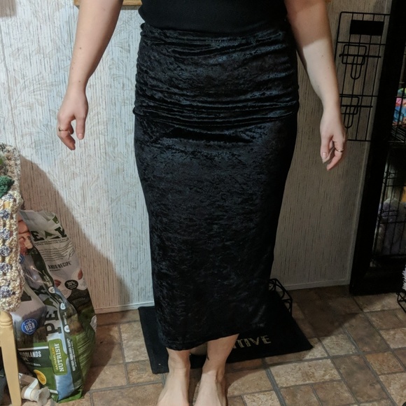 Black velvet skirt with slit in back - like new- - Picture 3 of 5